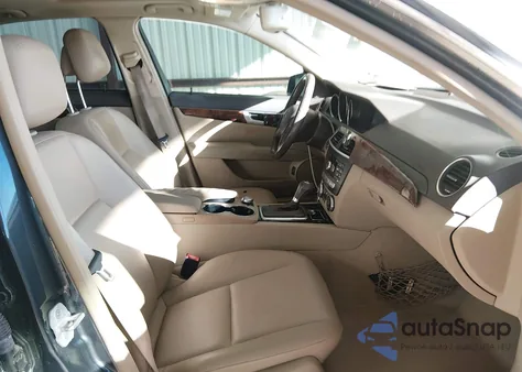 2014 Mercedes-Benz C 250 Luxury из США, поврежденный, VIN WDDGF4HB9EG253896